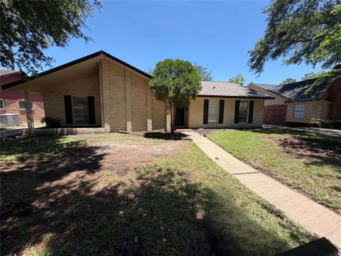 Photo of 5850 Paisley Street, Houston, TX 77096 (MLS # 13825609)