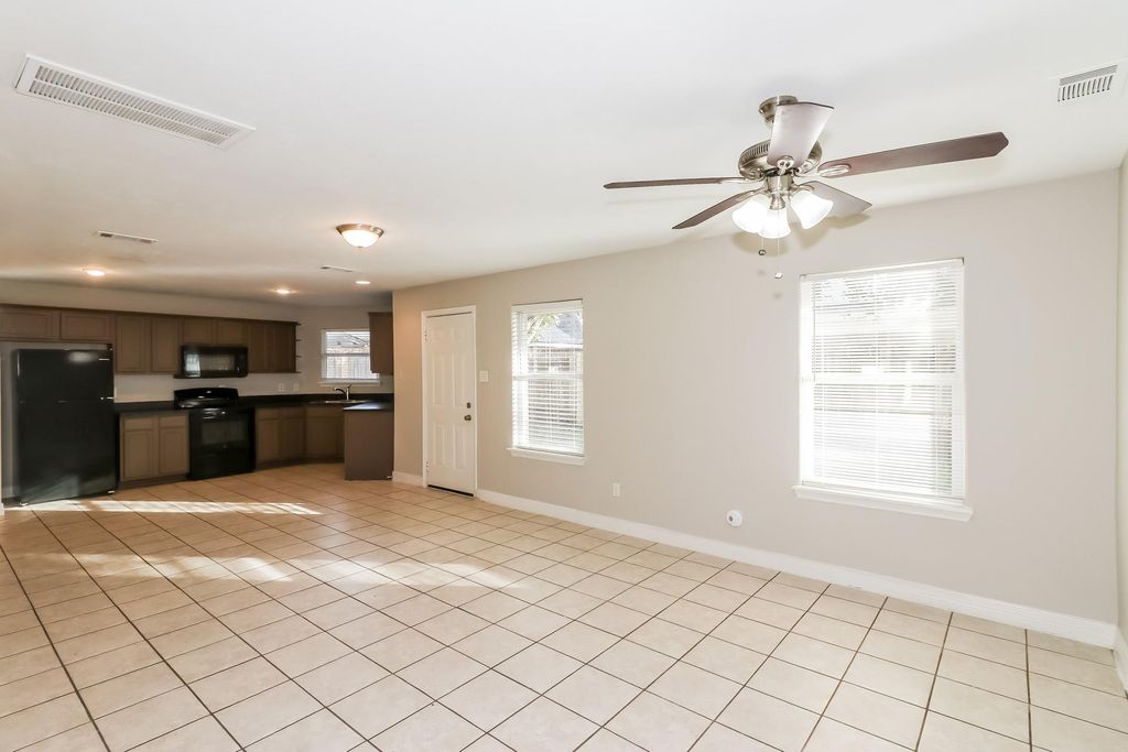 Photo of 214 N Native Lane, Houston, TX 77022 (MLS # 70102266)