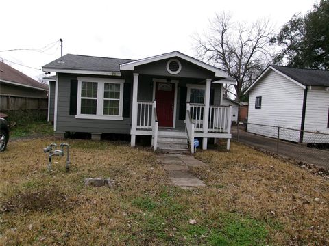 Photo of 8018 Chateau Street, Houston, TX 77028 (MLS # 30499028)