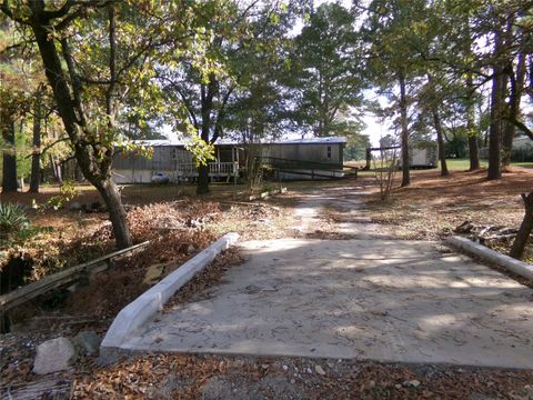Photo of 24 Fishermans Trail, Huntsville, TX 77320 (MLS # 10974618)