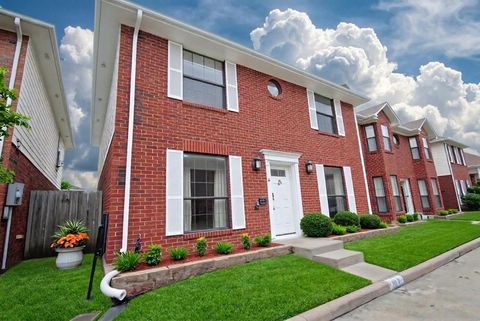 Photo of 13831 Trumpetvine Street, Houston, TX 77083 (MLS # 18993808)