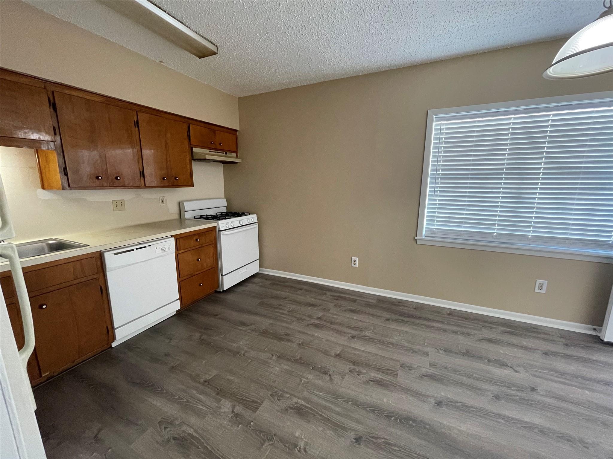 802 Avenue K 3