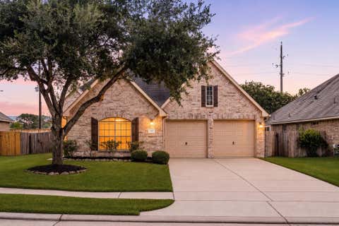 Photo of 2407 Quiet Arbor Lane, Pearland, TX 77581 (MLS # 80480137)