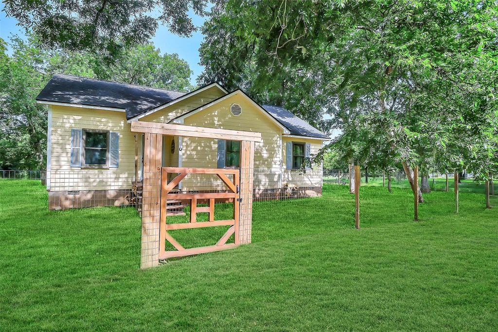 Photo of 603 Hackamore Road, Simonton, TX 77485 (MLS # 57719406)