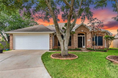 Homes For Sale - 8823 Saratoga Drive<br/> Sugar Land, TX 77479