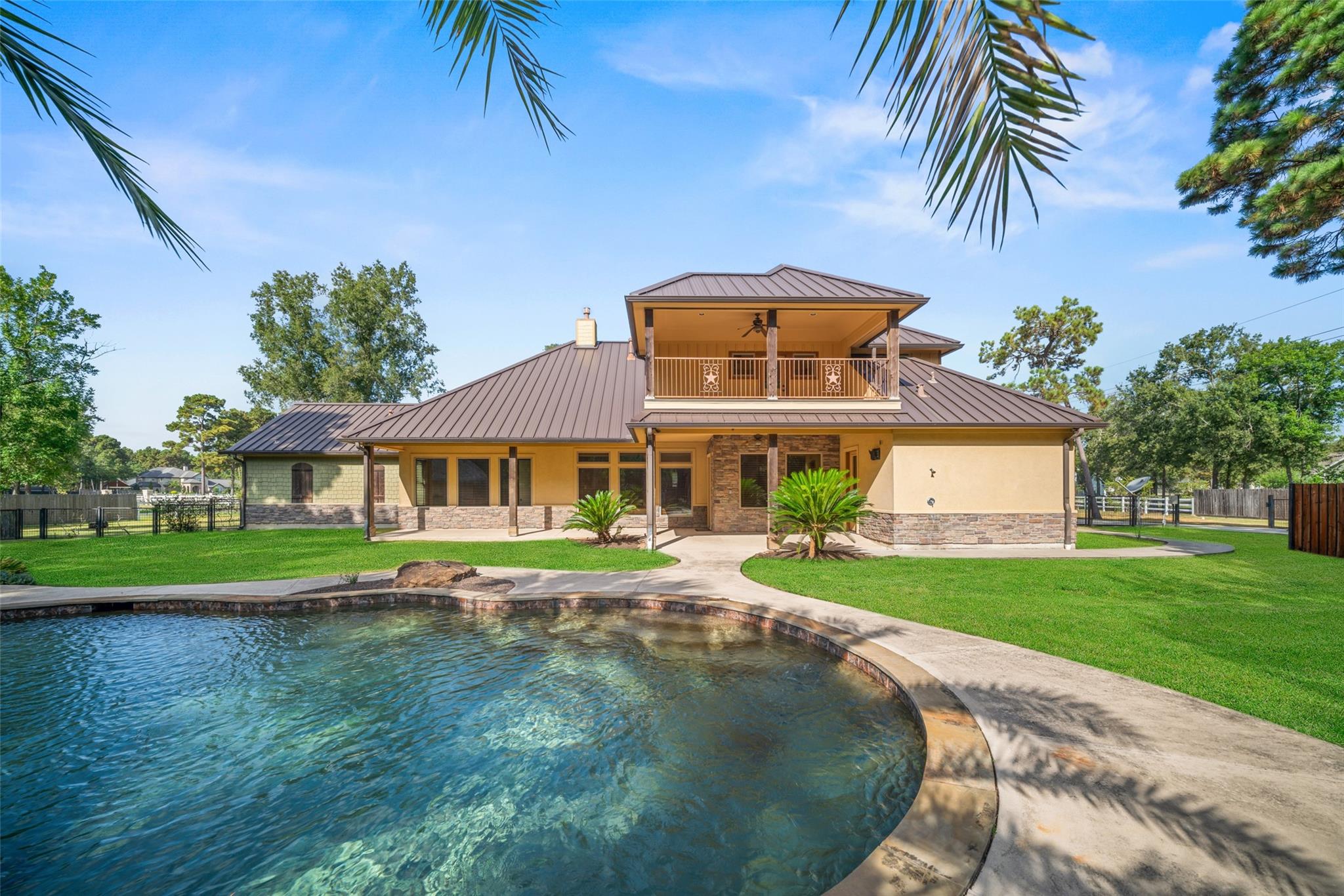 21710 Pino Lane