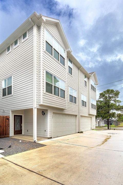 Photo of 603 Link Road #G, Houston, TX 77009 (MLS # 98882611)