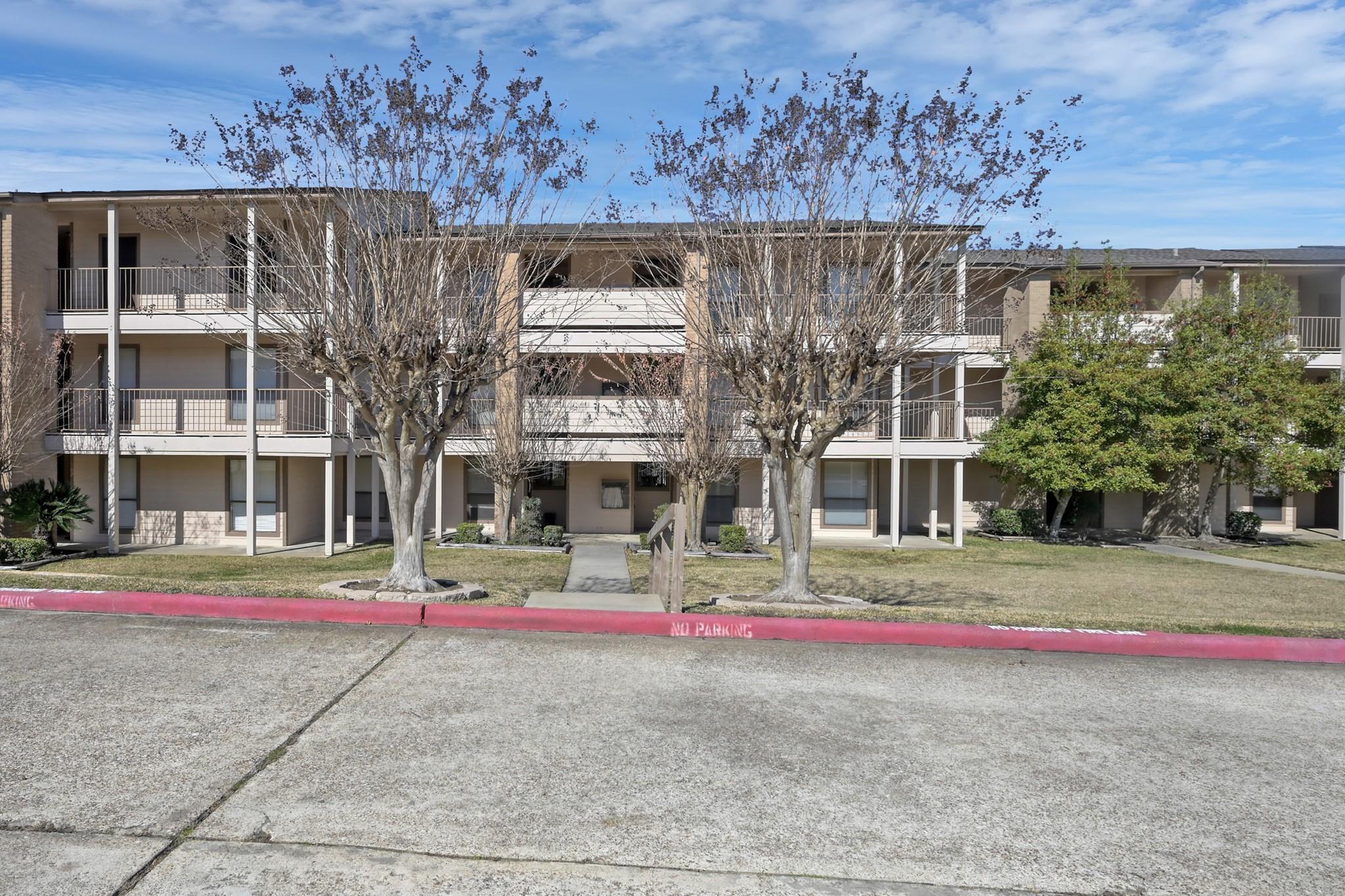 104 Lakeview Terrace D