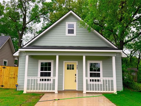 704 W Walnut Street Longview TX 75601