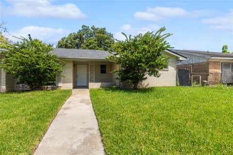 Homes For Sale - 7 Richards Courts<br/> La Marque, TX 77568
