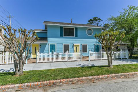 Photo of 816 11th Street, Galveston, TX 77550 (MLS # 80297125)