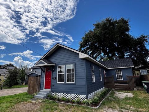 Photo of 507 78th Street, Houston, TX 77012 (MLS # 77262351)