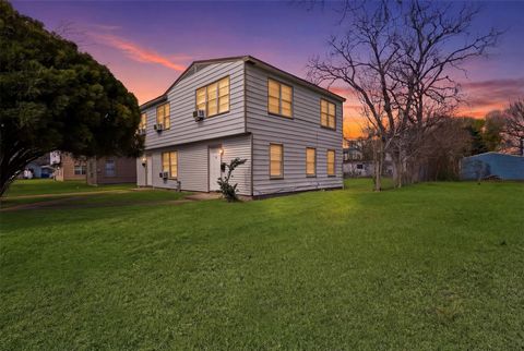 Photo of 1228 6th Avenue N, Texas City, TX 77590 (MLS # 80782775)