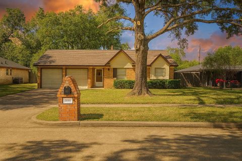 Photo of 16010 Acapulco Dr, Jersey Village, TX 77040 (MLS # 72673668) Photo of 16010 Acapulco Dr, Jersey Village, TX 77040 (MLS # 72673668)