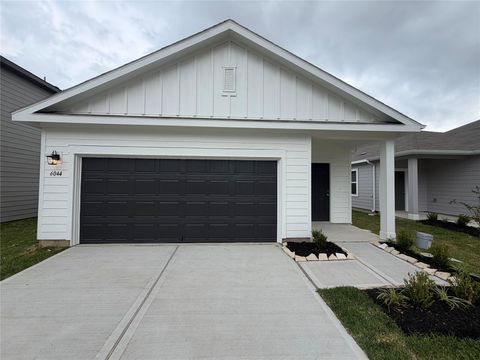 Homes For Sale - 6044 Majestic Creek Trail<br/> Porter, TX 77365
