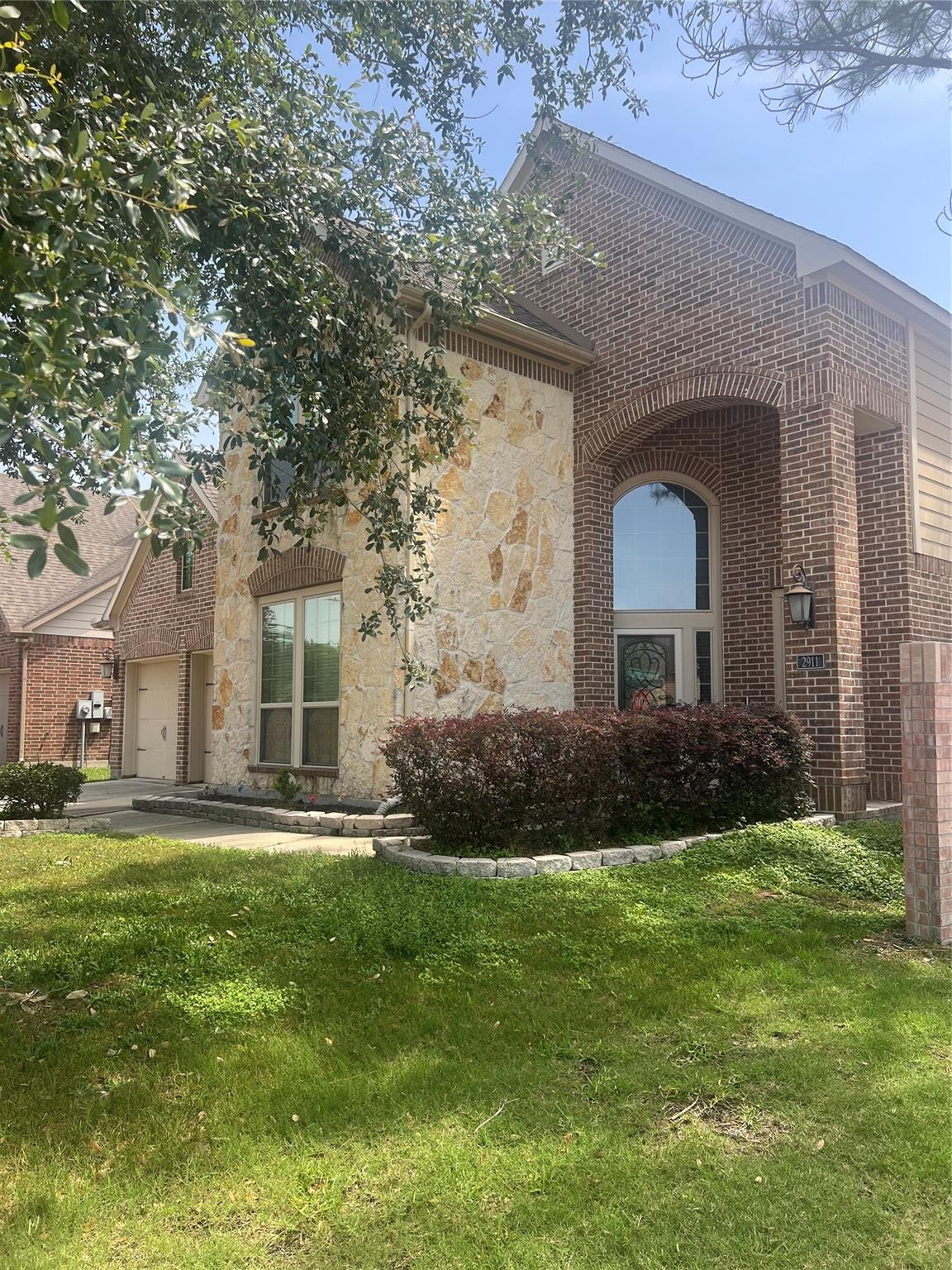 2911 Meadows Pond Lane