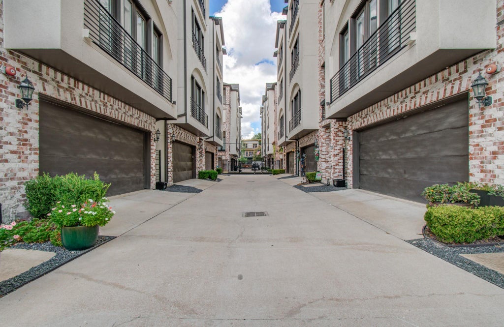 Photo of 2114 Mason Street, Houston, TX 77006 (MLS # 65521908)