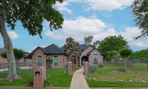 Photo of 4704 Donald Street, Seabrook, TX 77586 (MLS # 907789)