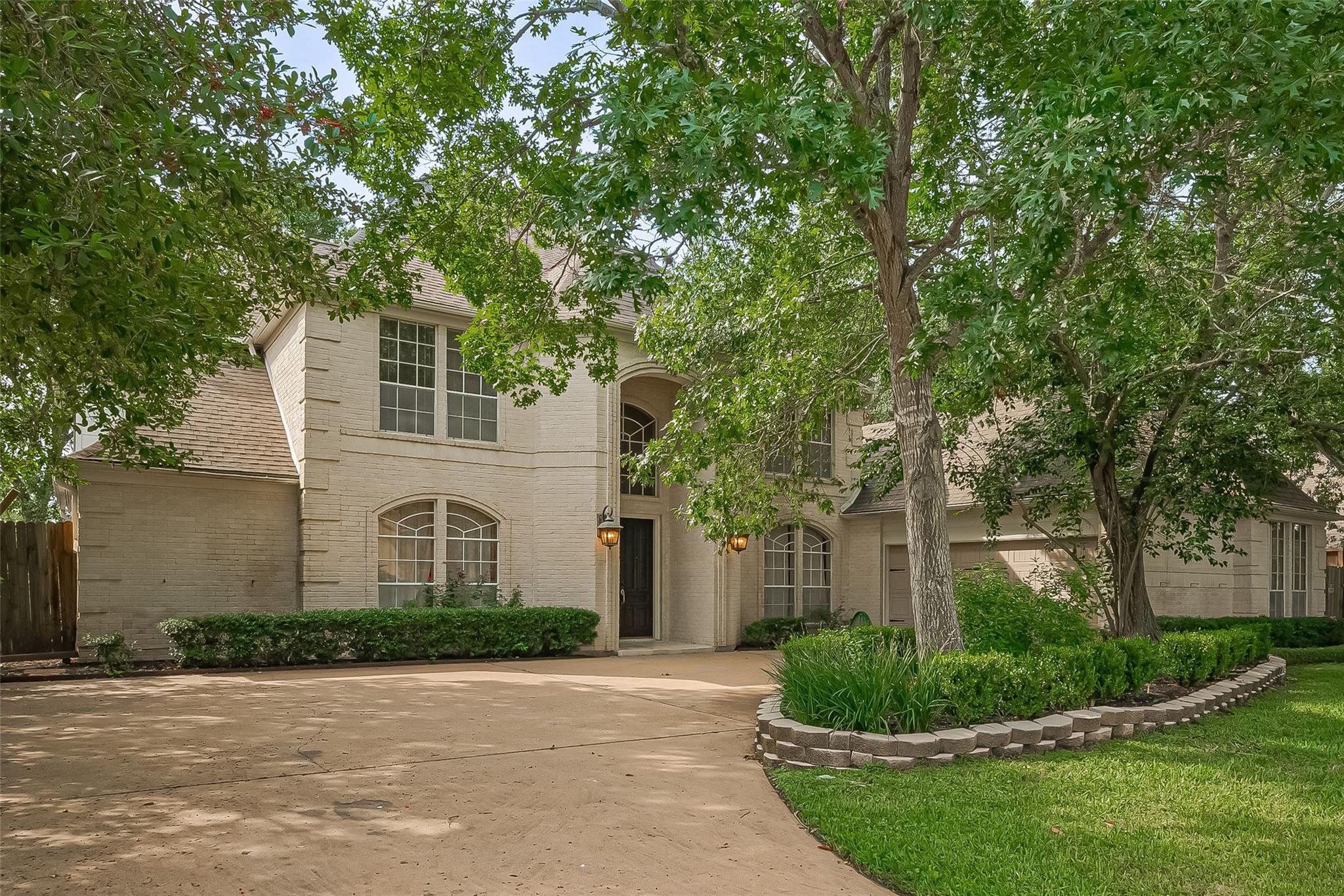 1123 Horseshoe Drive