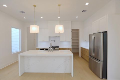 Tiny photo for 140 E 37th, Houston, TX 77018 (MLS # 74999257)