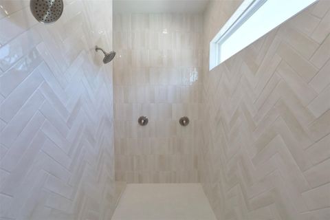 Tiny photo for 140 E 37th, Houston, TX 77018 (MLS # 74999257)