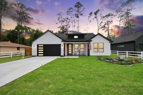 Homes For Sale - 23851 Creekwood Drive<br/> Spring, TX 77389