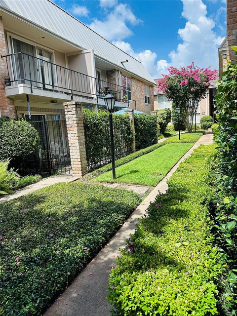 Photo of 2224 S Piney Point Road #114, Houston, TX 77063 (MLS # 11786771)