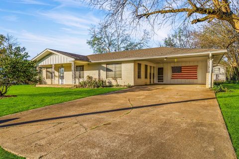 Homes For Sale - 205 Commerce Street<br/> Madisonville, TX 77864