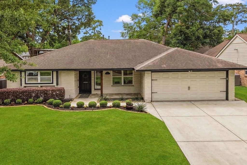 Photo of 4407 Rosebay Drive, Houston, TX 77018 (MLS # 26481284)