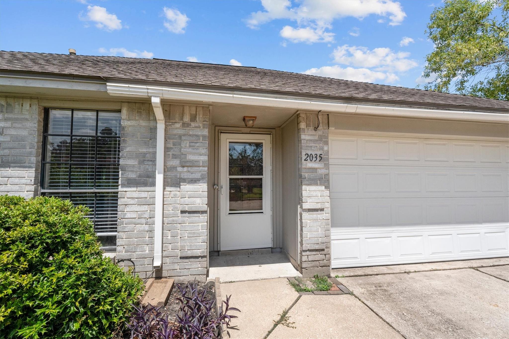 2035 Woodhue Drive