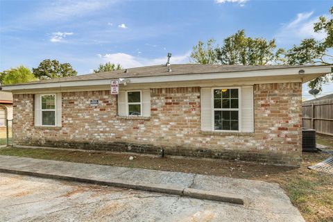 Photo of 9322 Nyssa Street, Houston, TX 77078 (MLS # 87518761)