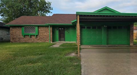 Photo of 806 Briarway Street, Pasadena, TX 77503 (MLS # 26317393)