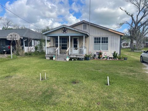 208 E Pecan Lane Clute TX 77531