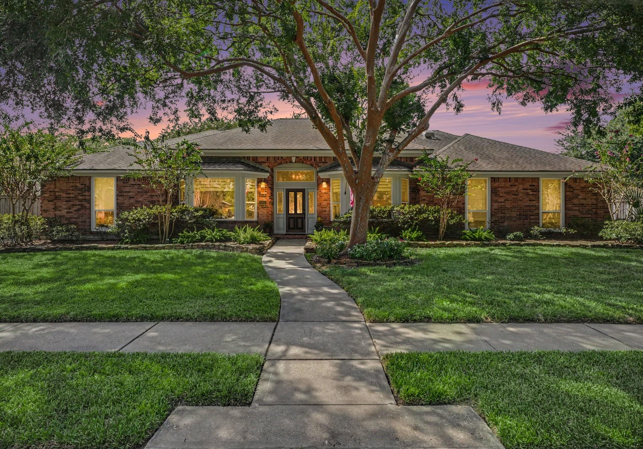 903 Live Oak Lane