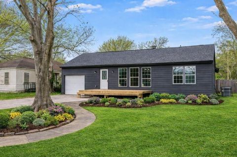 Homes For Sale - 1120 17th Ave North Ave<br/> Texas City, TX 77590