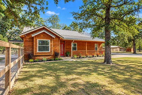 Photo of 6 Pinedale Subdivision Road, Huntsville, TX 77320 (MLS # 85446861)