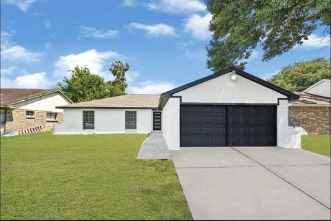 Photo of 1635 Castle Creek Drive Drive, Missouri City, TX 77489 (MLS # 39176606) Photo of 1635 Castle Creek Drive Drive, Missouri City, TX 77489 (MLS # 39176606)