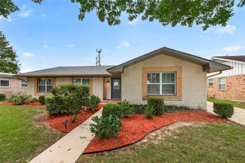 Photo of 5511 Lymbar Drive, Houston, TX 77096 (MLS # 89300245)
