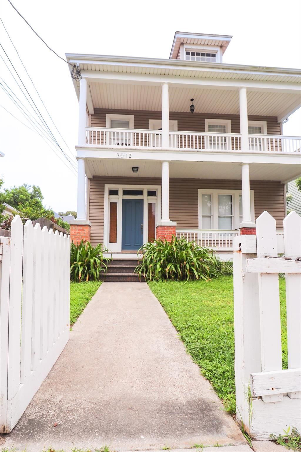 Photo of 3012 Avenue O 1/2 #down, Galveston, TX 77550 (MLS # 8247202)
