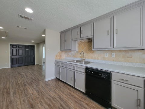 Tiny photo for 3416 Europa Street, Houston, TX 77022 (MLS # 15202507)