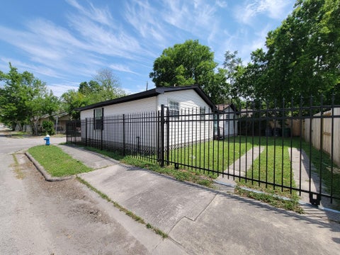 Tiny photo for 3416 Europa Street, Houston, TX 77022 (MLS # 15202507)