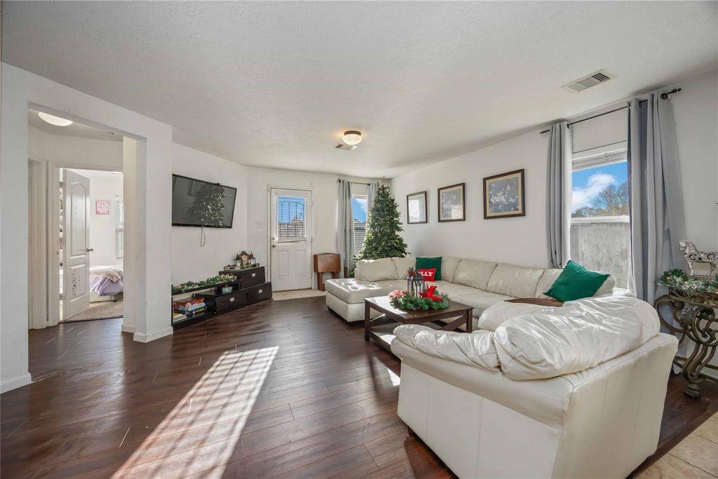 Photo of 15338 Trinity Meadow Drive, Houston, TX 77489 (MLS # 97119334)