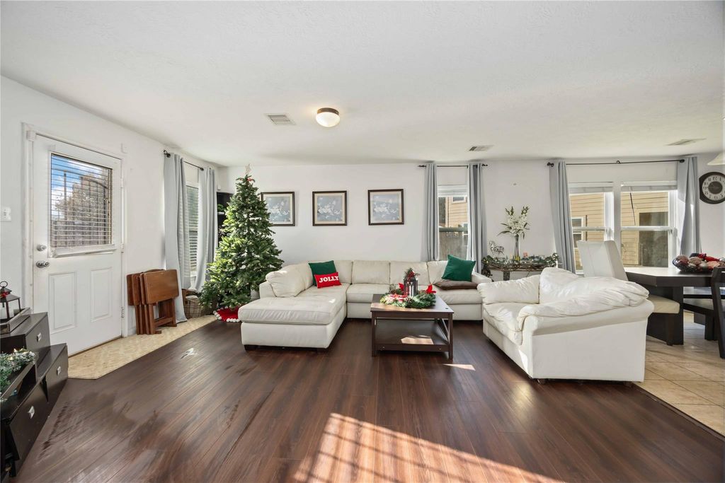 Photo of 15338 Trinity Meadow Drive, Houston, TX 77489 (MLS # 97119334)