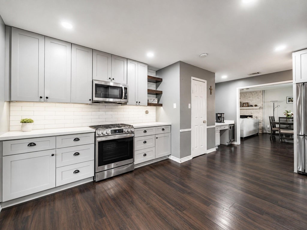 Photo of 2815 Woodland Grove Drive, Houston, TX 77339 (MLS # 18013164)