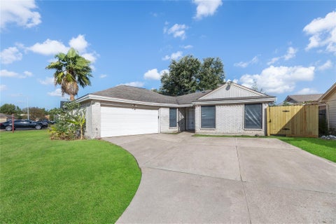 Photo of 4467 Yupon Ridge Drive, Houston, TX 77072 (MLS # 74034377)