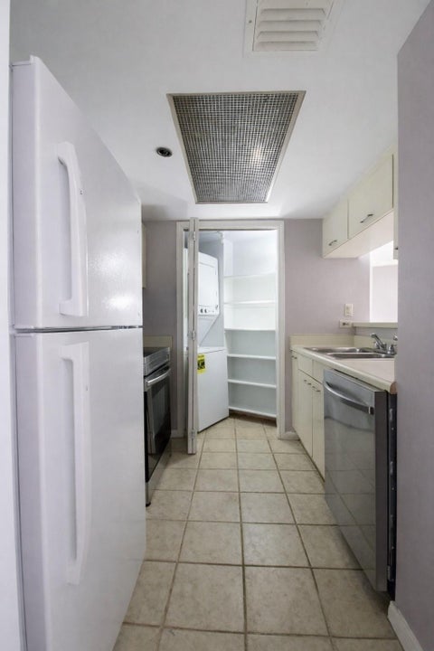 Photo of 3525 Sage Road #718, Houston, TX 77056 (MLS # 46336636)