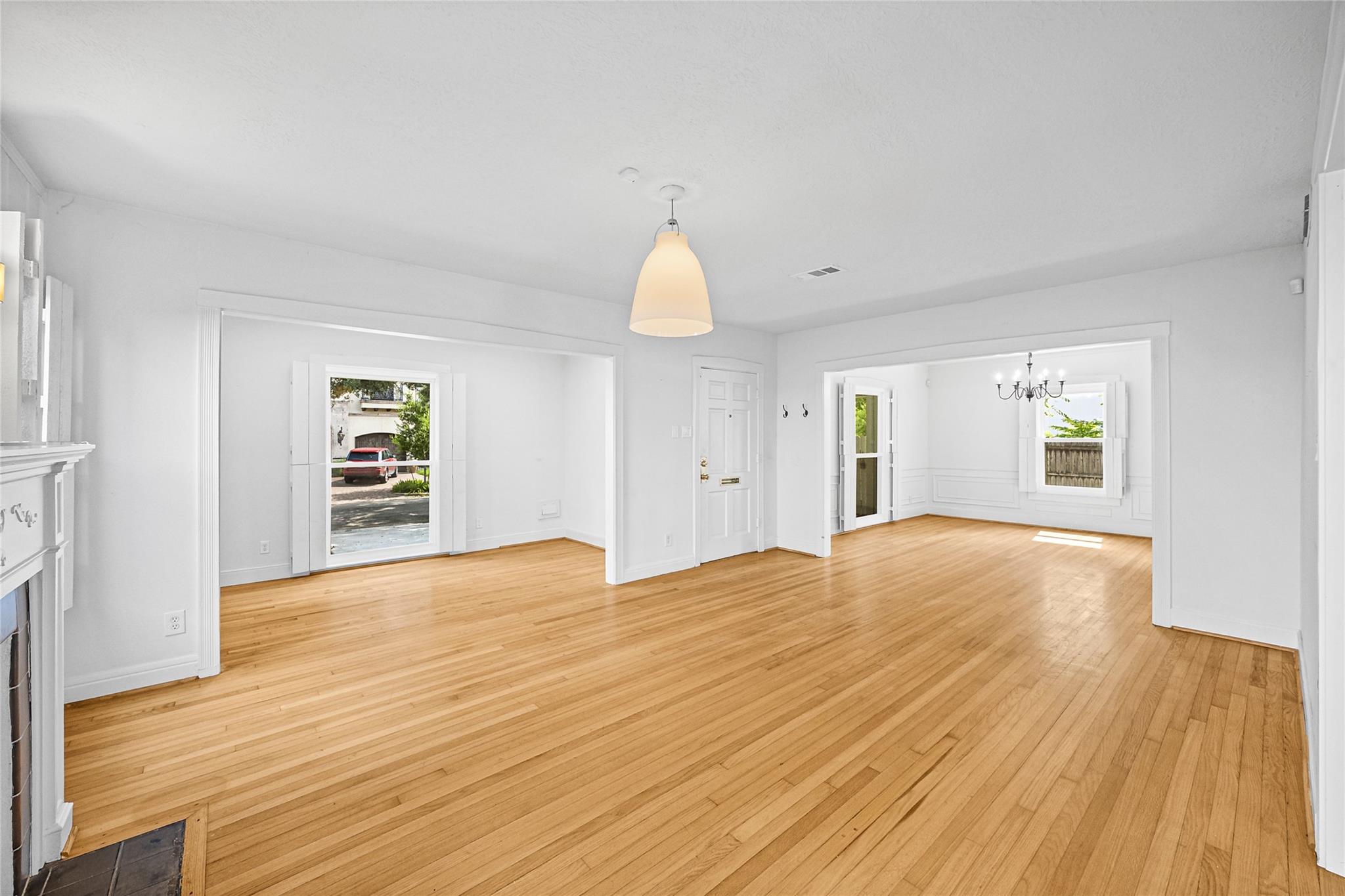2438 Albans Road