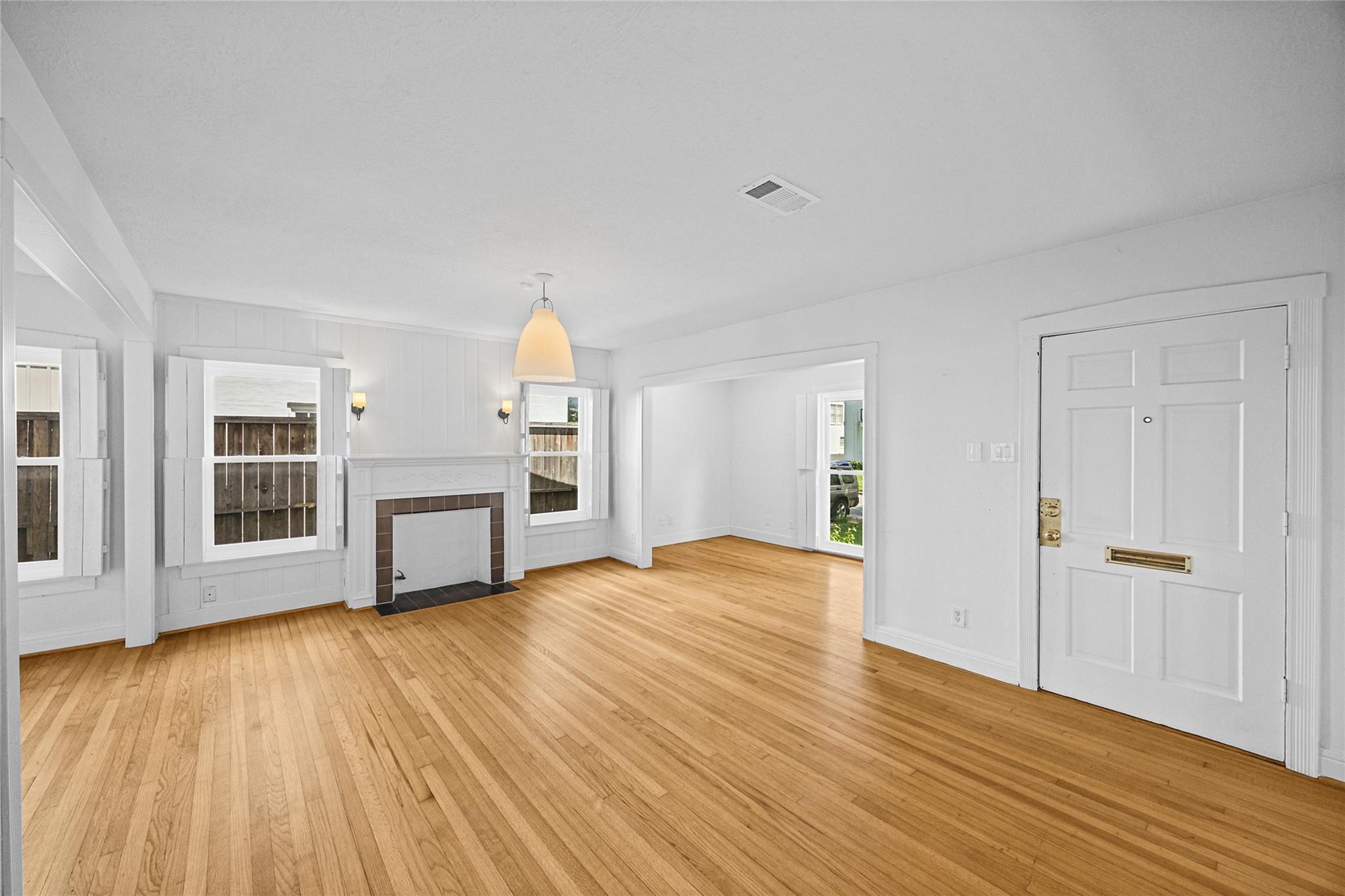 2438 Albans Road