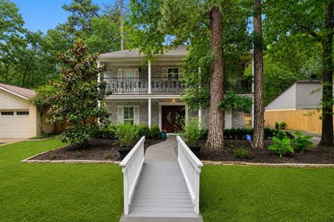 Photo of 5 N Deerfoot Circle, The Woodlands, TX 77380 (MLS # 72731996)