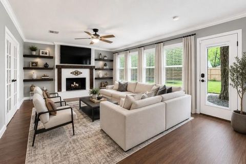 Photo of 5 N Deerfoot Circle, The Woodlands, TX 77380 (MLS # 72731996)